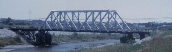 Metal tressle above deck bridge