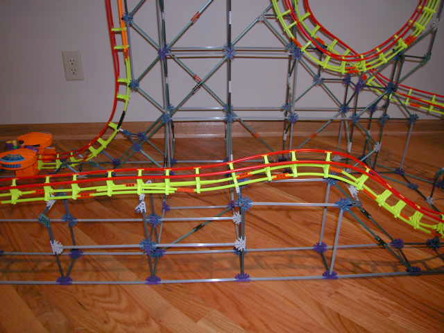 Rocket coaster track middle